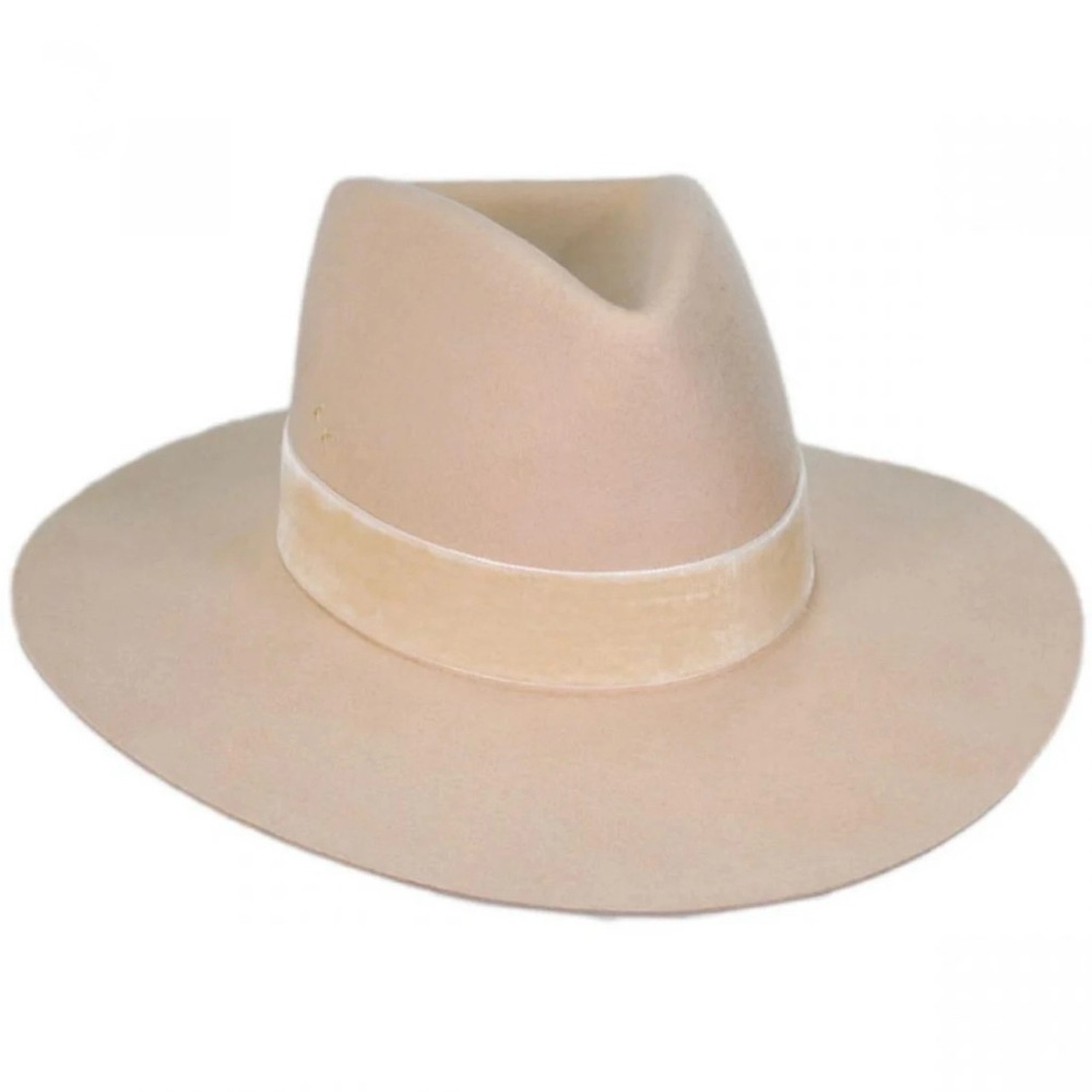 Tri Benson Lack of Color hat in beige NWT